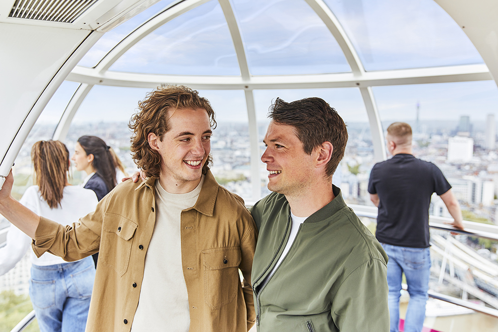 22747 London Eye 1B C Gay Couple 012 Rgb Ns Copy